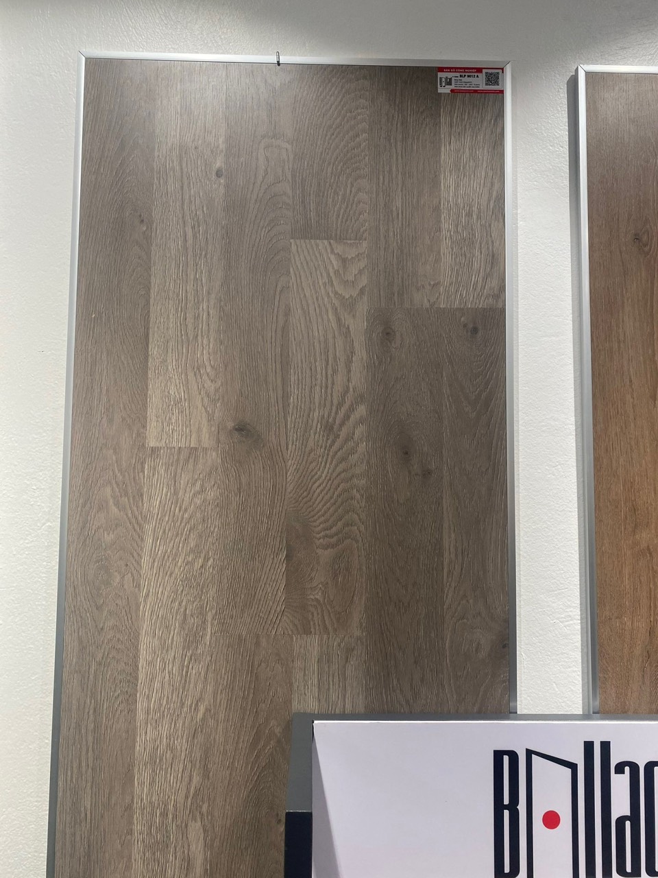 Sàn gỗ công nghiệp BALLAD BLP9012A Grey Oak 2