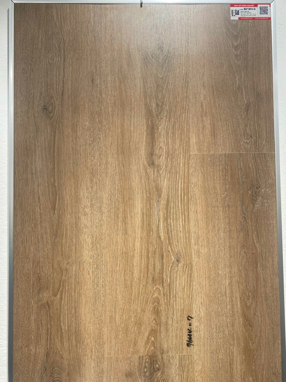 Sàn gỗ công nghiệp BALLAD BLP9014A Brown Aged Oak 2