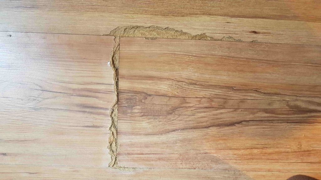 Sàn gỗ công nghiệp bị bong tróc: Làm sao để sửa? 1