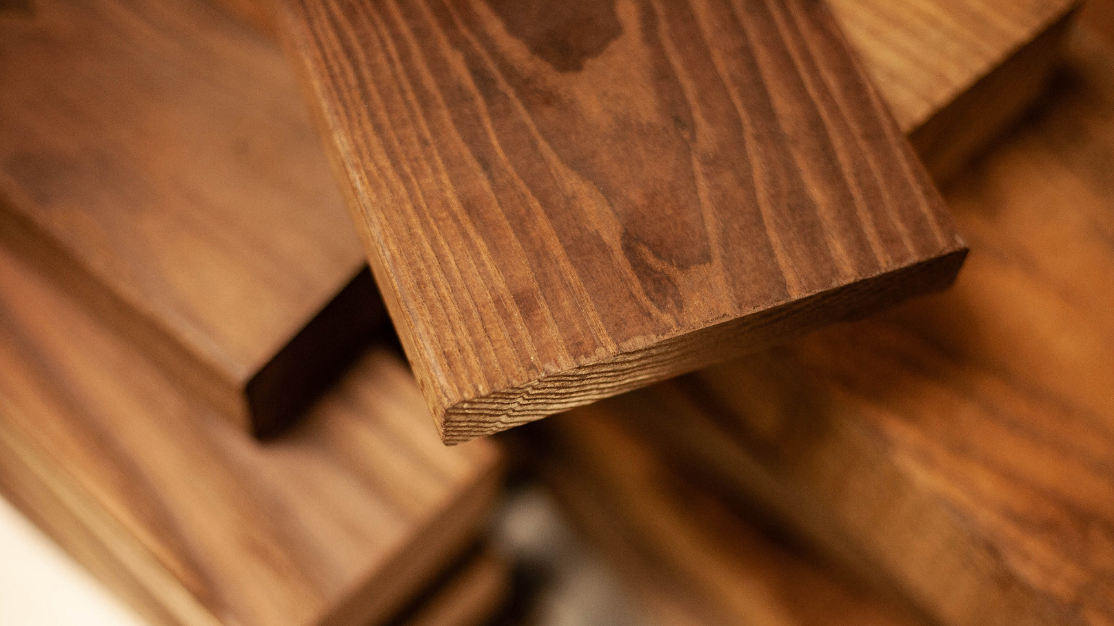 So sánh sàn gỗ biến tính và sàn gỗ tự nhiên 2